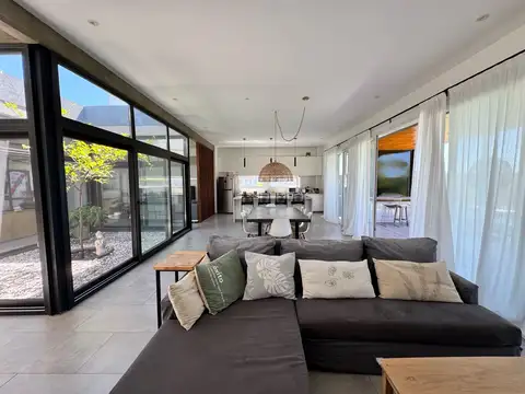 Casa en Alquiler en Santa Barbara, USD 3.200