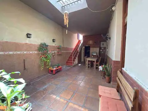 Venta casa 5 Amb. c/terraza y parrilla Gral. Mitre