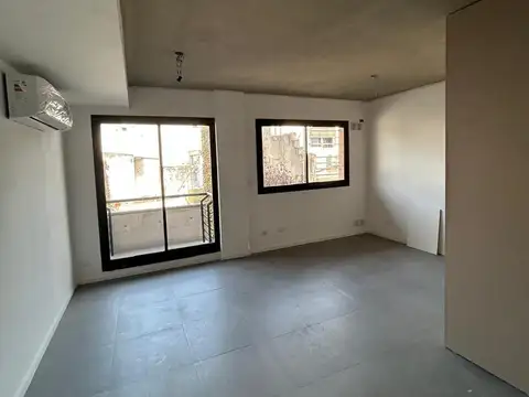 Departamento en Alquiler en Parque Chacabuco, $ 680.000