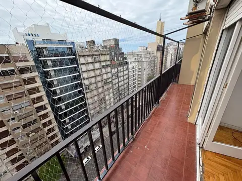 ALQUILER 4 ambientes al frente con balcón-Av.Colón 1700