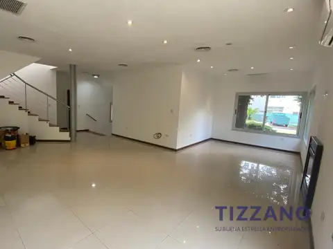 Casa 5 ambientes con 4 baños