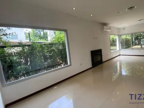 Casa en Alquiler con 7 cocheras