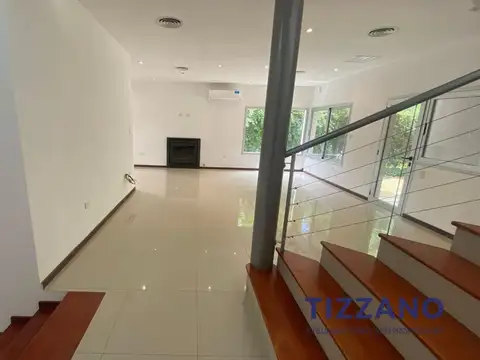 Casa 5 ambientes con 4 baños