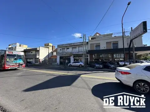 Avenida 12 de Octubre entre Marconi y Madame Curie