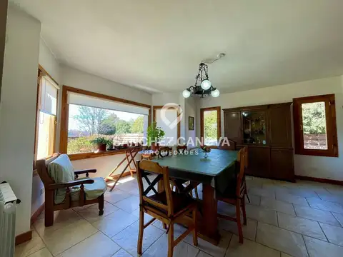 Casa 5 ambientes con 4 baños