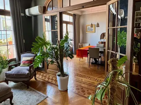 Departamento en venta en Monserrat Edificio antiguo de categoría, 6 ambientes, Reciclado a full Apto