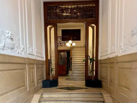 Avenida Hipólito Yrigoyen 700