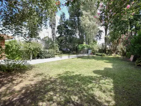 CASA QUINTA SOBRE AVDA. 7 PARQUE SICARDI