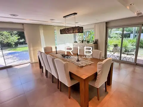 Casa 6 ambientes con 5 baños