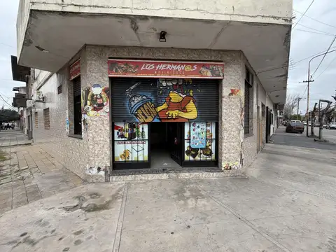 Local 27m2 en Esquina. Vidriera. Persiana electrica.