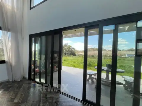 Casa en Venta con 8 cocheras