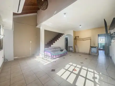 Depto Tipo Casa en Venta de 4 ambientes