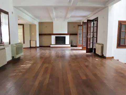 Casa 6 ambientes con 5 baños