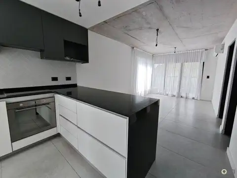 Departamento en Alquiler en Barrio Parque Leloir, USD 1.200