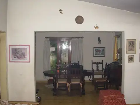 Casa muy amplia en excelente estado. Castelar Sur. APTO CREDITO