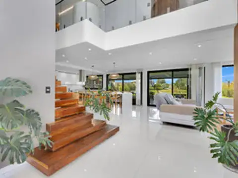 Casa 6 ambientes con 4 baños