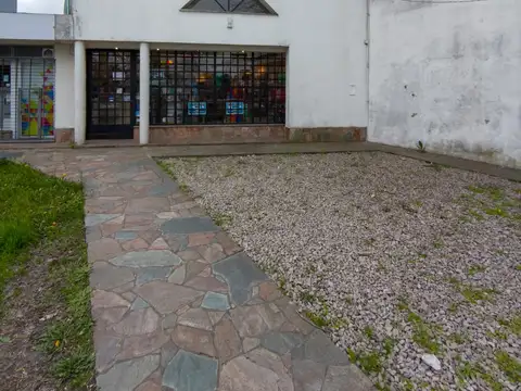 Amplio local en alquiler sobre Av. Arana - Villa Elisa, La Plata