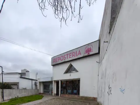 Amplio local en alquiler sobre Av. Arana - Villa Elisa, La Plata