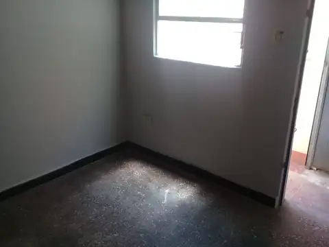 LOCAL con VIVIENDA EN ESQUINA