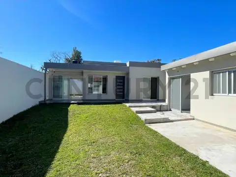 10 e/ 471 y 472 100, Piso 0