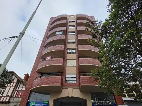 Departamento 3 ambientes con cochera cubierta en Alquiler Barrio La Perla