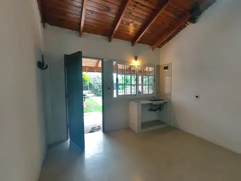Depto Tipo Casa en Alquiler en Castelar, $ 400.000