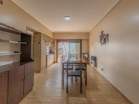 Casa 5 ambientes con 3 baños