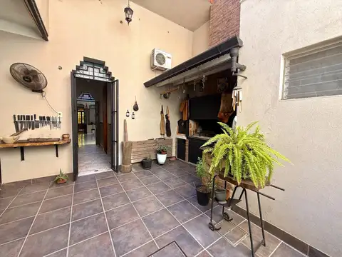 Casa al frente de 3 dormitorios