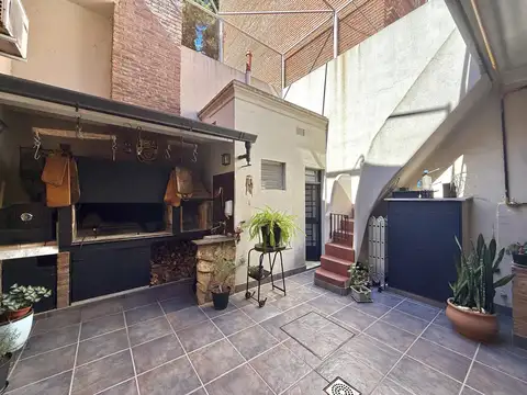 Casa 6 ambientes con 2 baños