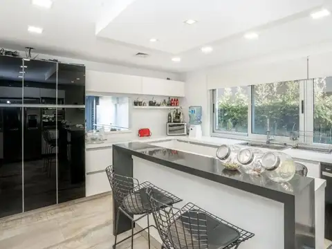 Casa en Venta en Countries y Barrios Cerrados en Quilmes, USD 950.000