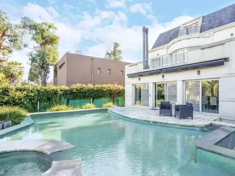 Venta Casa 4 Ambientes en Barrio Cerrado Reserva Dorrego Quilmes Pileta Climatizada