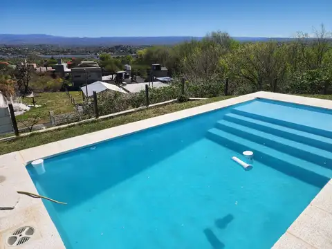 Casa 2 ambientes con 2 baños