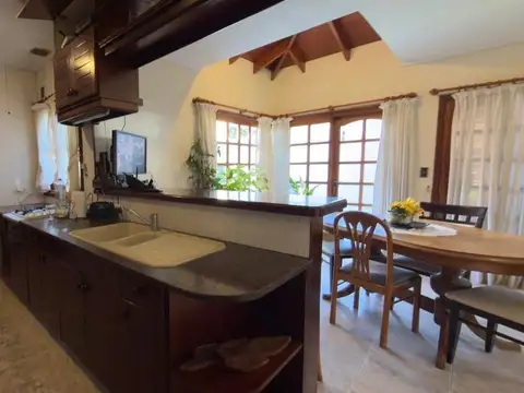 Espacio profesional de 6 Ambientes - Larrea  al 2900