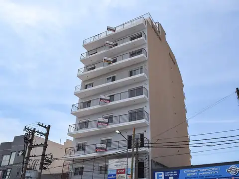 Venta Departamento 2 ambientes divisible a 3 Ambientes al frente SEMI-PISO en San Martín Centro