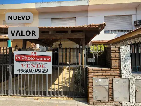 Casa tipo Duplex con cochera y patio en Venta - Morón
