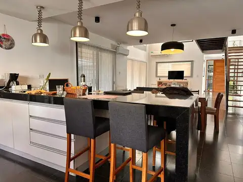 CASA CATEGORIA 4 DOR PILETA UNQUILLO EXC UBICACION