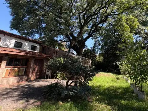 Casa en Venta con 2 cocheras