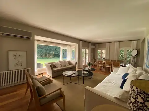 Casa 7 ambientes con 5 baños