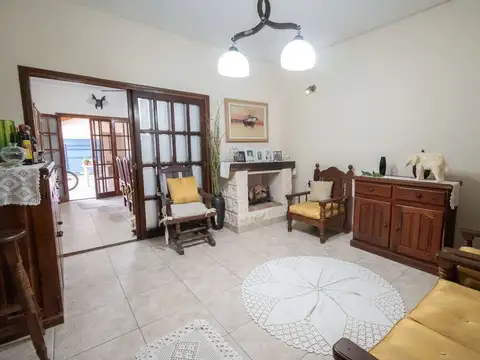 Casa 5 ambientes con 2 baños
