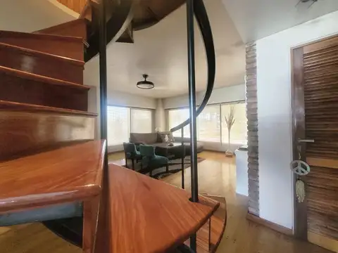 Casa en Venta con 4 cocheras