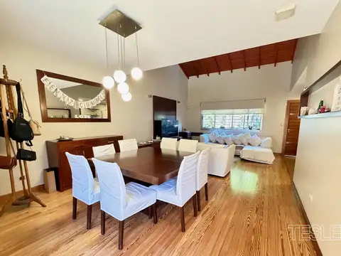Venta Casa Saavedra totalmente reciclada 3 dormitorios 3 baños completos Living comedor doble altura