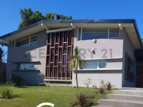 Venta casa en Barrio Nayades en Pinamar