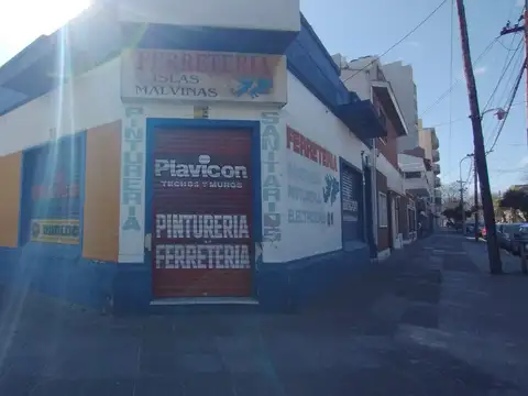 LOCAL ES ESQUINA CASEROS