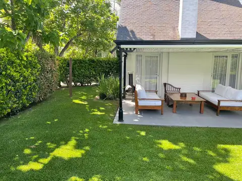 Casa 4 ambientes con 5 baños