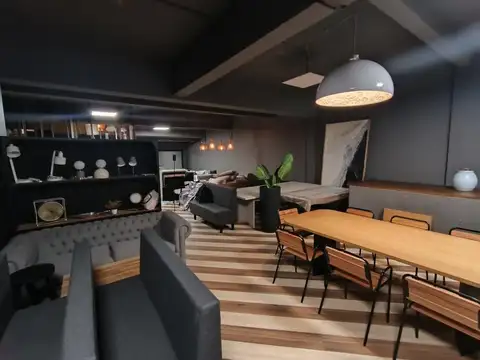 Amplio local comercial en Pichincha