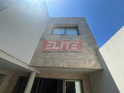 Depto Tipo Casa en Venta 5 años