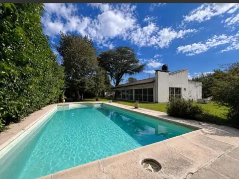 VENTA CASA 3 DORMITORIOS  PILETA QUINCHO FUNES