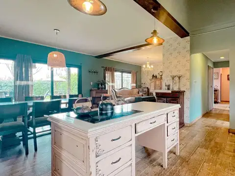 Casa 4 ambientes con 2 baños