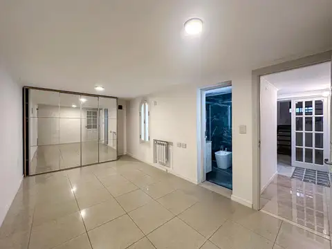 Casa 9 ambientes con 5 baños