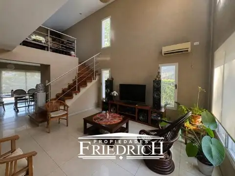 Casa en Alquiler de 3 dormitorios